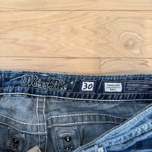 Miss Me Signature Bootcut Jeans | Size 30 | Embellished Feather Pocket Denim - Picture 3 of 5